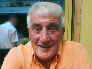 Supporting image for story: Tributes to singer in asbestos-link death