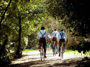 Supporting image for story: Handlebards cycling into Birmingham for Shakespeare show