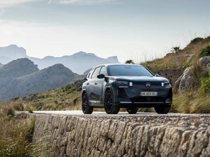 Supporting image for story: Citroen’s e-C5 Aircross goes on sale in UK with full electric car grant