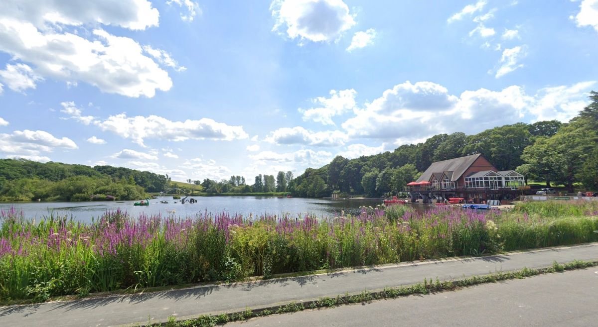 One way system around Llandrindod Wells lake could be reversed if new Traffic Order comes into force One way system around Llandrindod Wells lake could be reversed if new Traffic Order comes into force