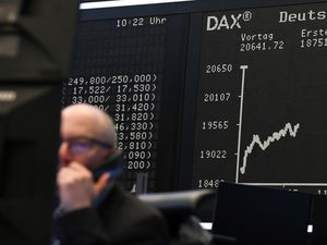 Supporting image for story: Nations puzzle over how to respond to US trade war as global markets wobble