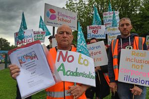 Elmwood School staff and NEU representatives at the picket line ahead of the governor's decision on Thursday