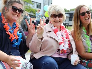 Supporting image for story: Mexican party to celebrate end of college term