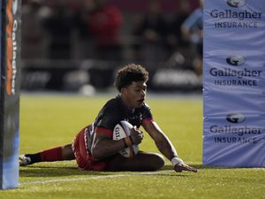 Supporting image for story: Steve Borthwick hails ‘exciting’ Noah Caluori as he makes England training squad