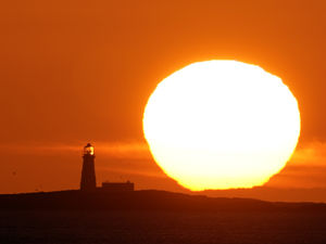 Supporting image for story: Temperatures set to rise following stormy weather as mini-heatwave predicted