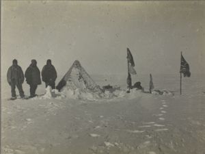 Supporting image for story: Cross in memory of explorer Shackleton goes on display after 8000-mile journey