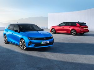 Supporting image for story: Vauxhall Astra and Astra Sports Tourer gain electric version