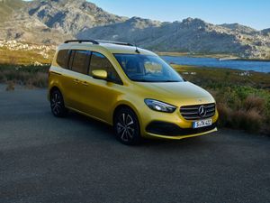 Supporting image for story: Mercedes unveils compact T-Class van