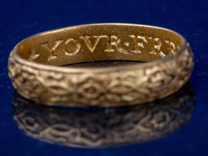Supporting image for story: Gold ring 'worn by a West Midlands member of Guy Fawkes' Gunpowder Plot' could fetch £12,000 at auction and has a 'chilling' inscription