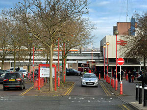 Supporting image for story: Train chaos between Wolverhampton and Birmingham after overhead power line damage