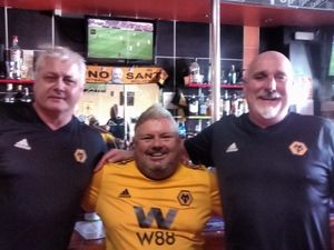 Supporting image for story: Famous faces at Wolves bar in Tenerife