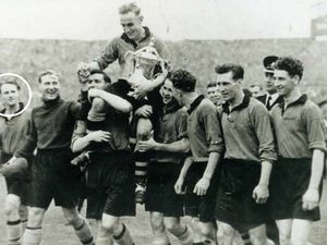 Supporting image for story: Wolves FA Cup winner Jimmy Dunn dies at 91
