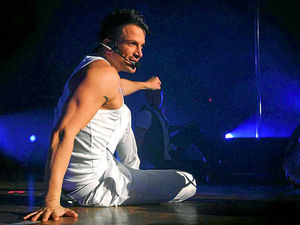 Supporting image for story: Mystery solved as Peter Andre on his way to Telford