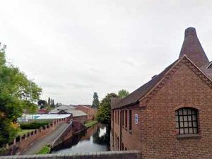 Supporting image for story: Mystery as Wordsley canal level falls