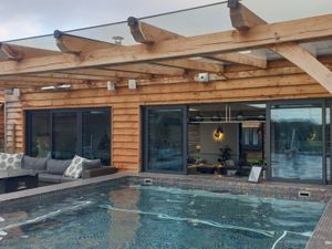 Supporting image for story: Review: A swim-up bar and cozy gowns in a day of serenity at Manor House Spa