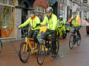 Supporting image for story: Children In Need: Oswestry crowds welcome Rickshaw Challenge  