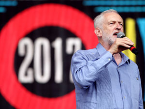 Supporting image for story: Pop star Jezza gets down widja kids