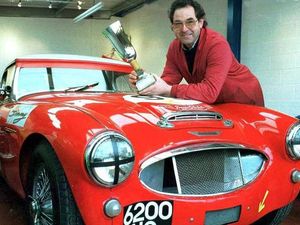 Supporting image for story: Veteran racer killed in Silverstone classic car race