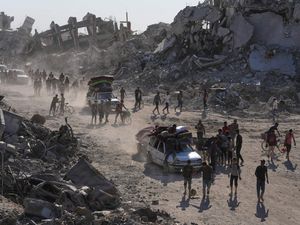 Supporting image for story: UN official says scaled-up aid deliveries to Gaza will begin on Sunday