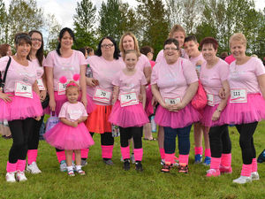 Supporting image for story: In pictures: Over 1,000 turn out for Telford's Race for Life