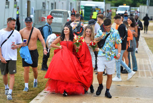 Jo making her way, to renew her wedding vows