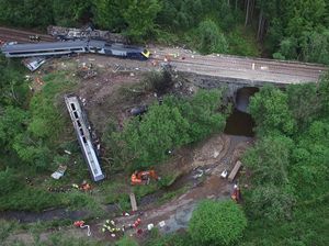 Supporting image for story: No need to ‘reinvestigate’ report into fatal rail derailment, says sheriff