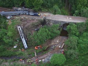 Supporting image for story: No need to ‘reinvestigate’ report into fatal rail derailment, says sheriff