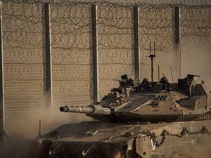 Supporting image for story: Hamas ‘determined’ to implement ceasefire deal as Vance arrives in region