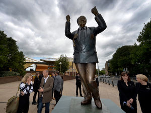Supporting image for story: Wolves immortalise Sir Jack Hayward with Molineux statue - VIDEO