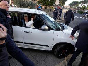 Supporting image for story: Pope takes Holy Year and prayers for better future to Rome prison