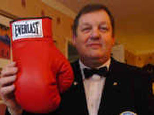 Supporting image for story: Ref Terry's a real heavyweight