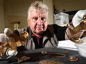 Supporting image for story: Gold treasure find rewrites history