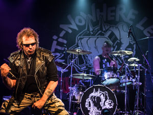 Supporting image for story: Anti-Nowhere League, Robin 2, Bilston - review with pictures