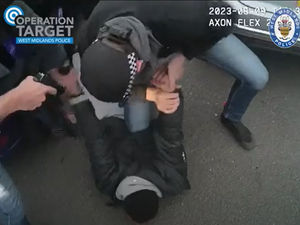 Supporting image for story: Watch: Moment police 'put the breaks' on underworld gun deal