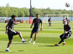 Supporting image for story: Amad Diallo and Matthijs de Ligt train as Man United prepare to travel to Bilbao