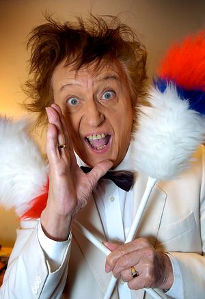 Ken Dodd gets set for his performance at Wolverhampton Civic in 2006