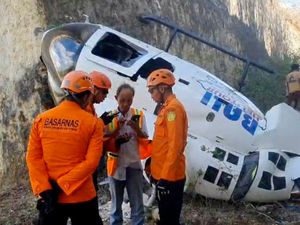 Supporting image for story: Five people survive tourist helicopter crash in Bali