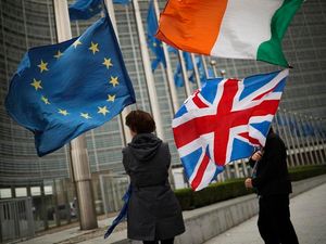 Supporting image for story: UK and EU officials hold weekend talks as hopes of Brexit deal rise