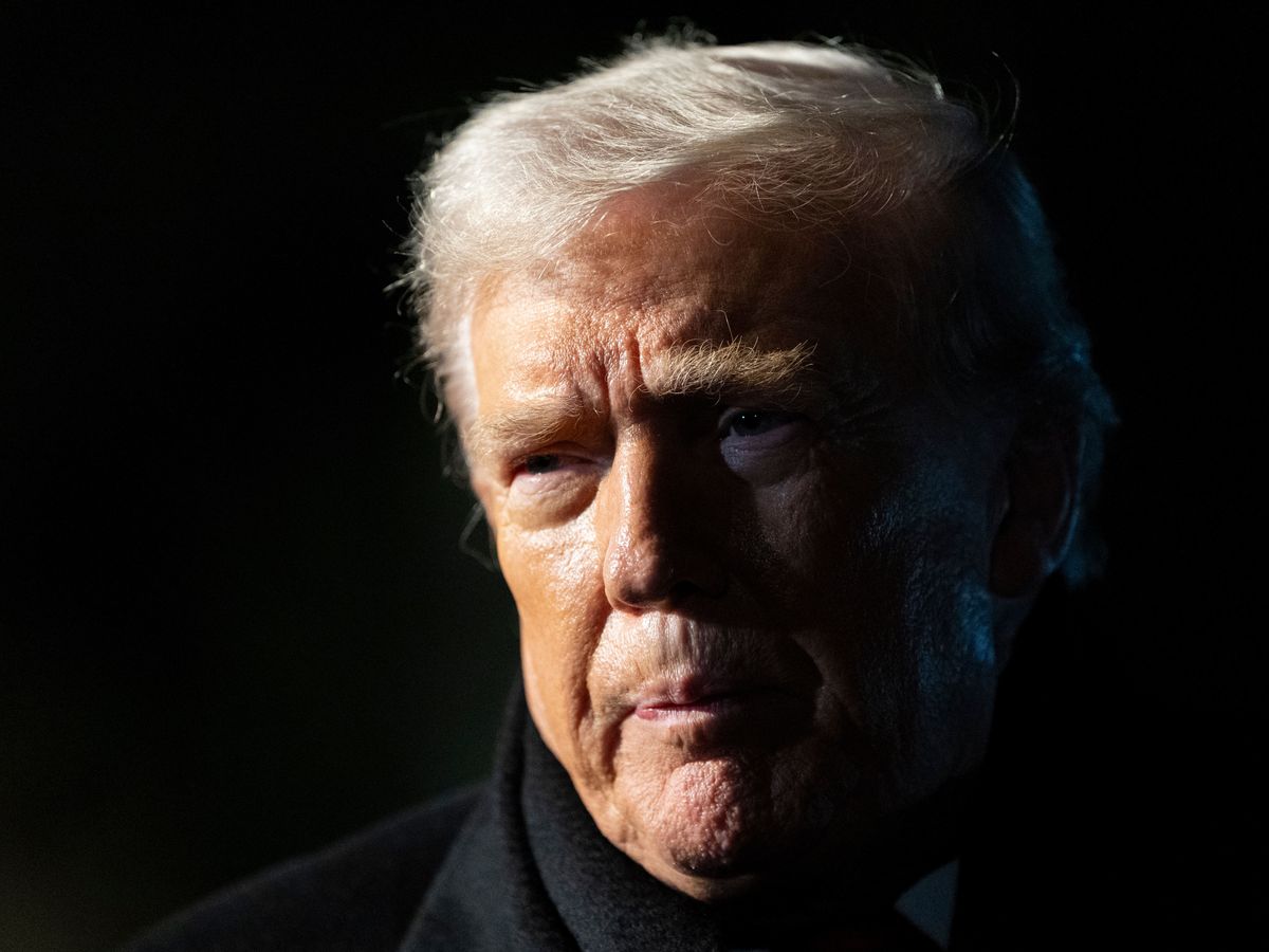 Trump arrives in Switzerland after plane issue delays journey