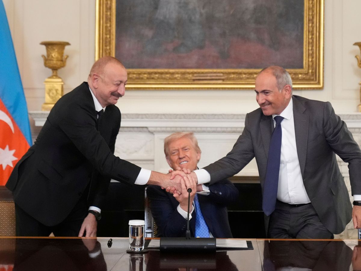 Azerbaijan and Armenia sign agreement at the White House