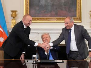 Supporting image for story: Azerbaijan and Armenia sign agreement at the White House