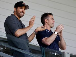 Supporting image for story: Rob McElhenney and Ryan Reynolds honoured for promoting Wales to the world