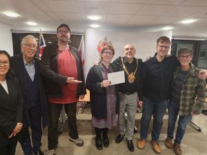 Supporting image for story: Mayor’s charity quiz night raises over £2,000 for local causes