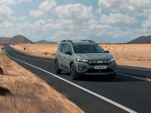 Supporting image for story: Hybrid-powered Dacia Jogger confirmed for Paris Motor Show debut