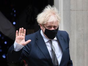Supporting image for story: Johnson holds crisis talks as France halts freight from UK over new Covid strain