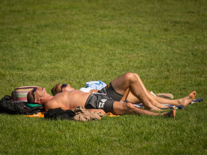 Supporting image for story: Temperatures could soar to 32C this week as Met Office reveals when heatwave will end