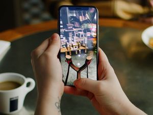 Supporting image for story: First augmented reality Angry Birds game launches