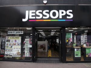Supporting image for story: Peter Jones-backed camera chain Jessops files to hire administrators