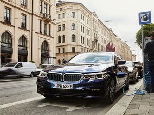 Supporting image for story: BMW updates plug-in hybrid 5 Series with longer electric range