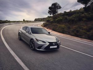Supporting image for story: Lexus updates ES saloon with new infotainment and extra connectivity